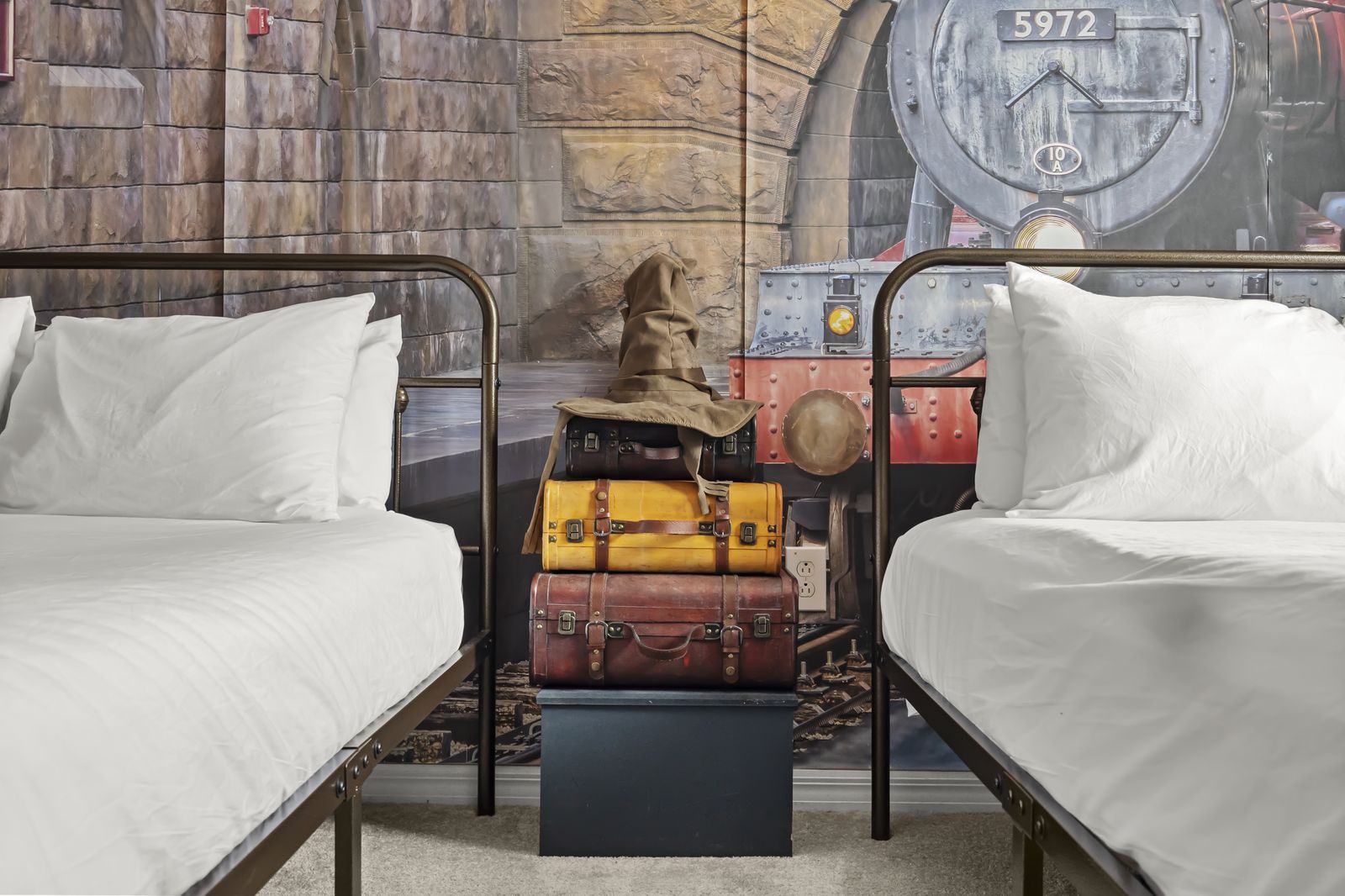 Hogwarts Express themed bunk room